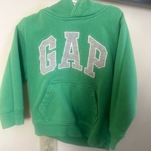 Gap sweater fits 4 year old